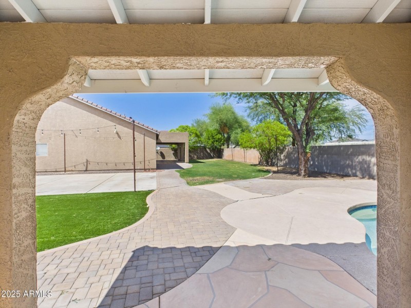 CAM02404G0-PR0136-STILL033