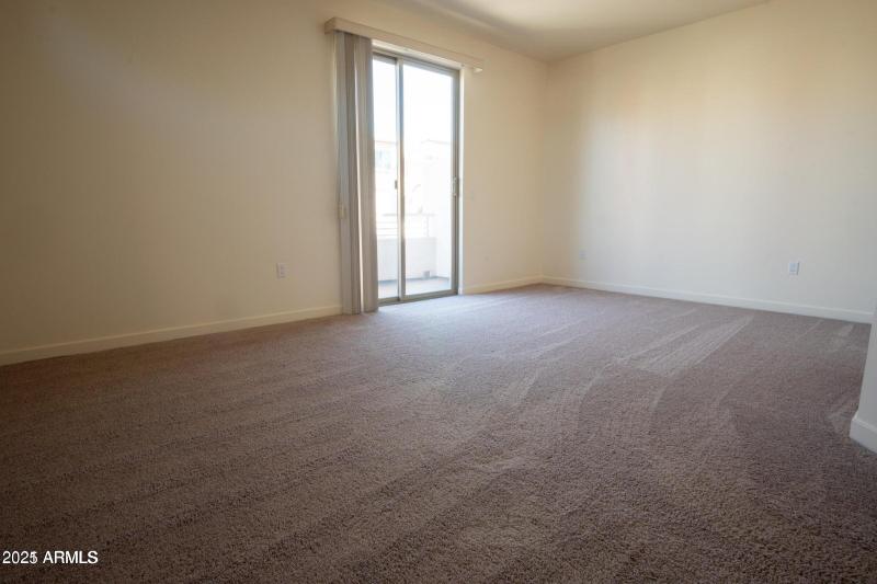 Guest Bedroom w balcony