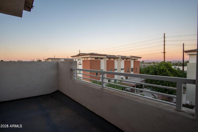 Curry Balcony Master