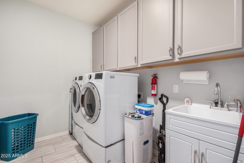 Washer/Dryer Included