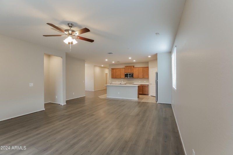 004-photo-living-room-11539600