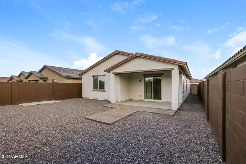 014-photo-rear-view-11539672