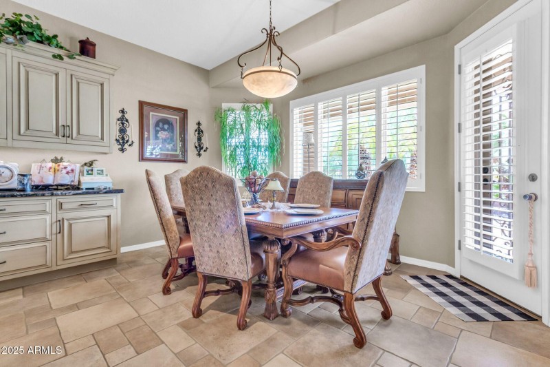 3829 E Peach Tree Dr-4