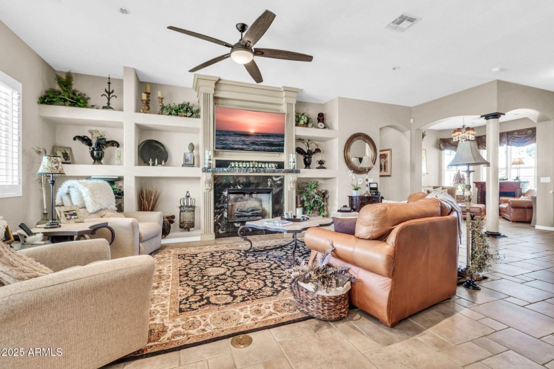 3829 E Peach Tree Dr-6