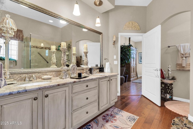 3829 E Peach Tree Dr-26