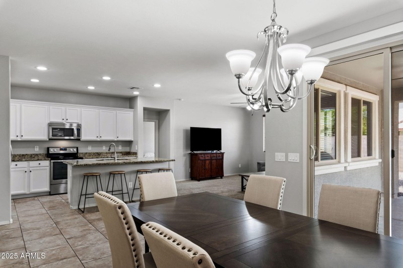 02__3116 E Regina St