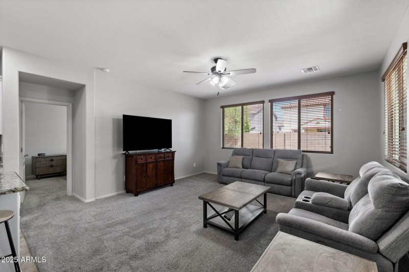 09__3116 E Regina St