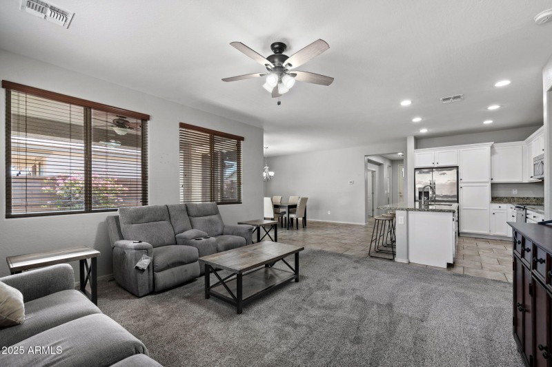 10__3116 E Regina St