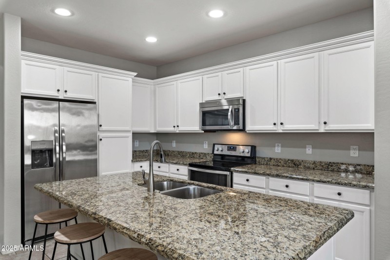 11__3116 E Regina St