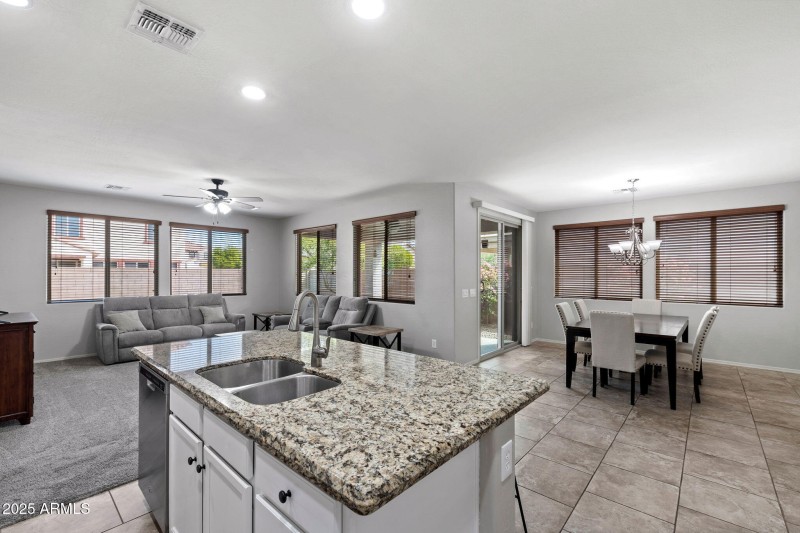 13__3116 E Regina St