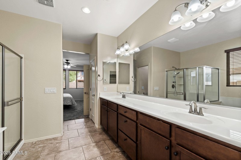 15__3116 E Regina St