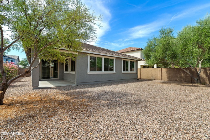 24__3116 E Regina St