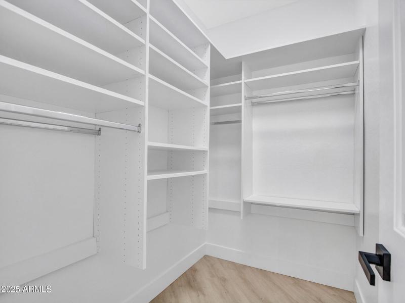 08-Bedroom-suite-(4)