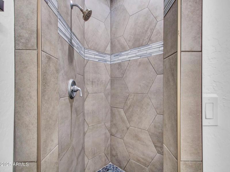 08-Bedroom-suite-(6)