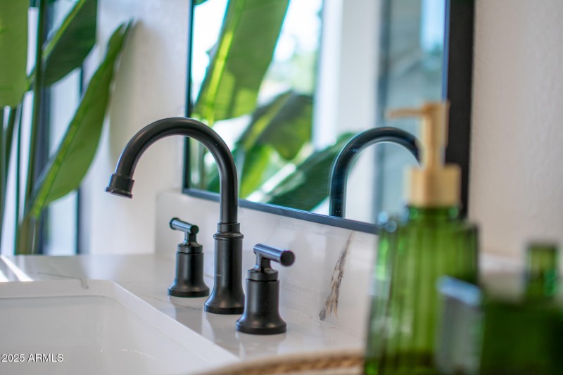 8024 N 7th Ave Closeups-5