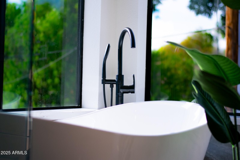 8024 N 7th Ave Closeups-3