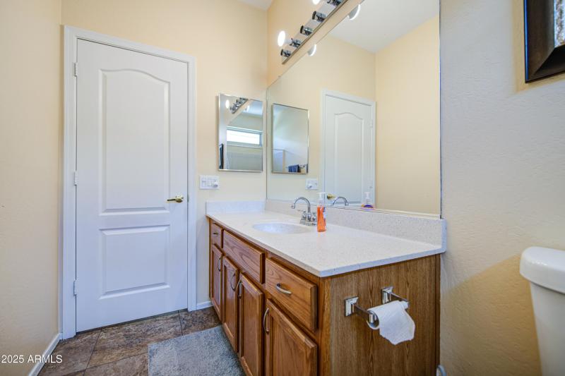Bathroom 2-pic 3