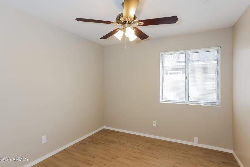 026-photo-bedroom-12444937