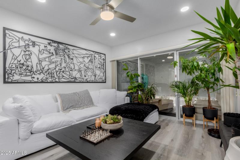 Mechanical Roll Down Shades