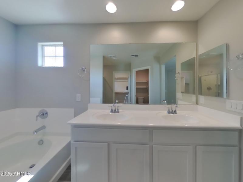 11_pc_QAXvSGsD4N_kFFhYZBQVV_layout_1