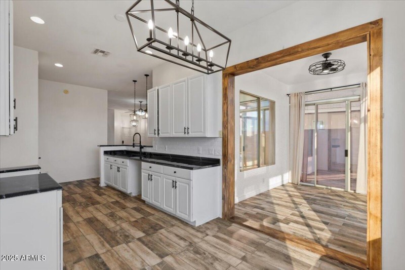 21-Dining and Kitchen