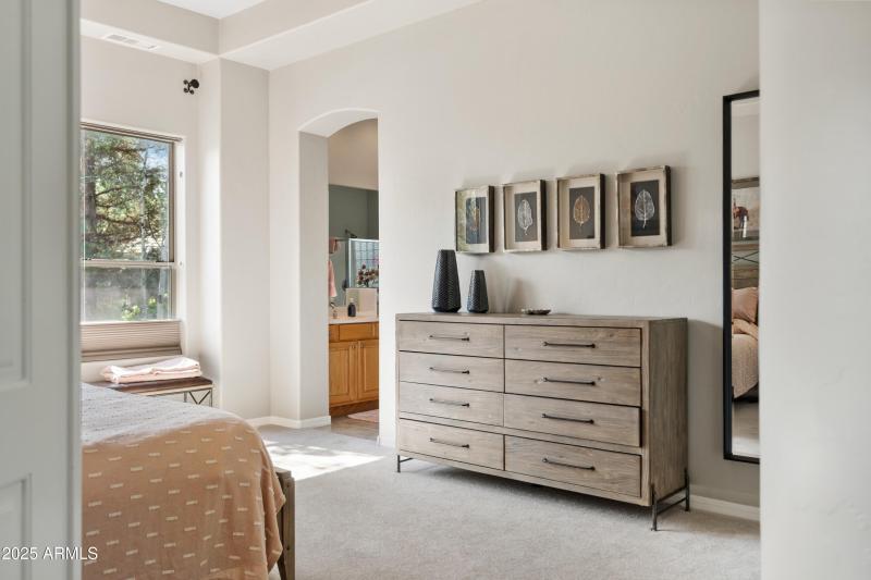 018_Primary Bedroom Detail