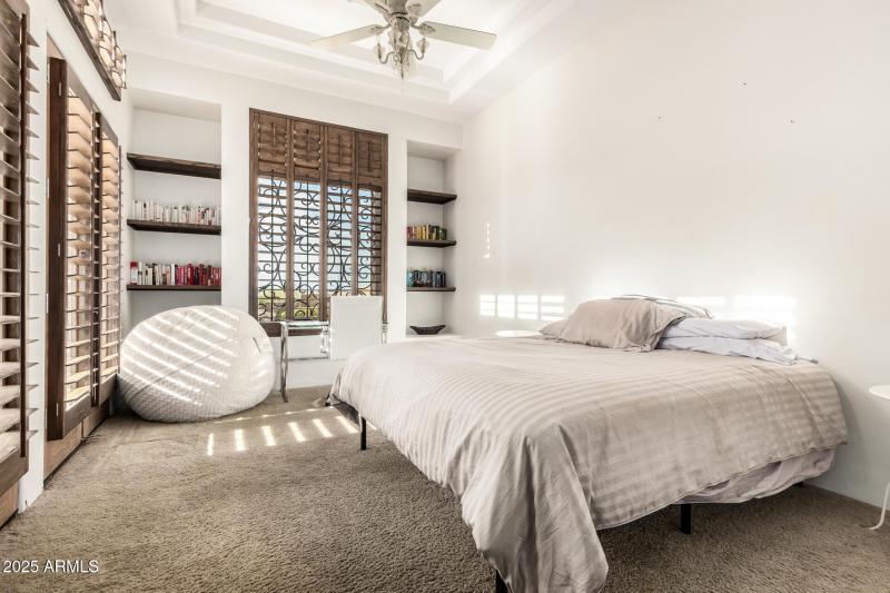 Bedroom 2 w/en suite bath