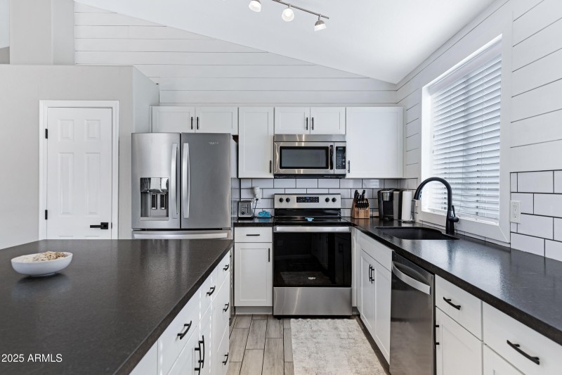 414 N Cobblestone St-10