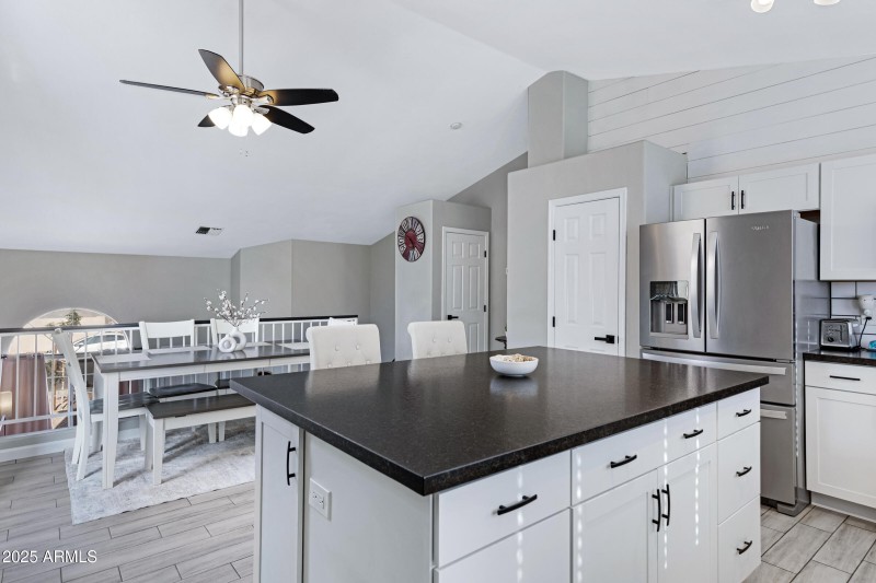 414 N Cobblestone St-11