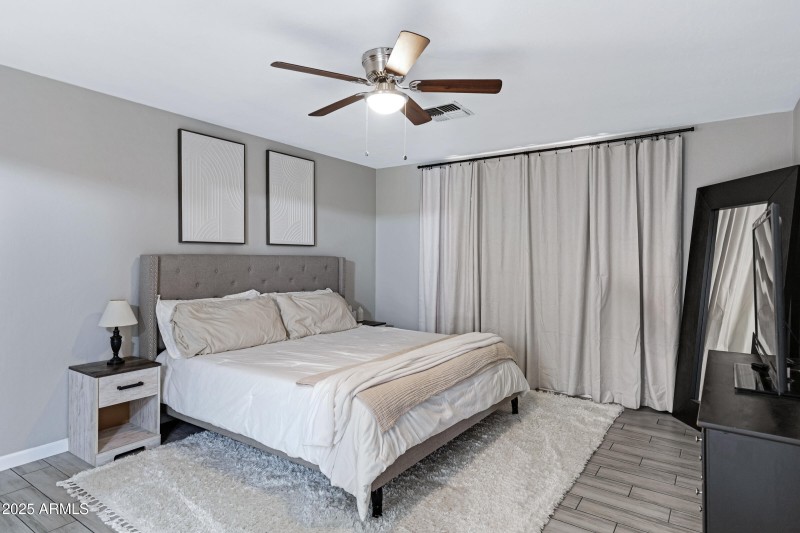 414 N Cobblestone St-14