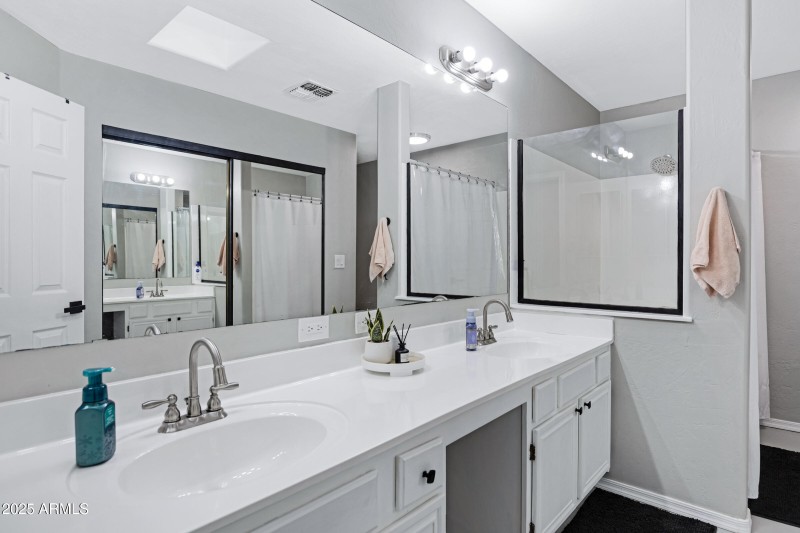 414 N Cobblestone St-16