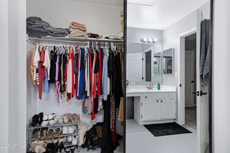 414 N Cobblestone St-18