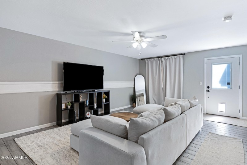 414 N Cobblestone St-20