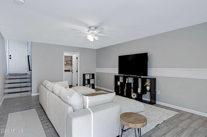 414 N Cobblestone St-21