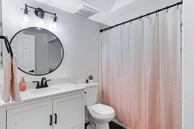 414 N Cobblestone St-25