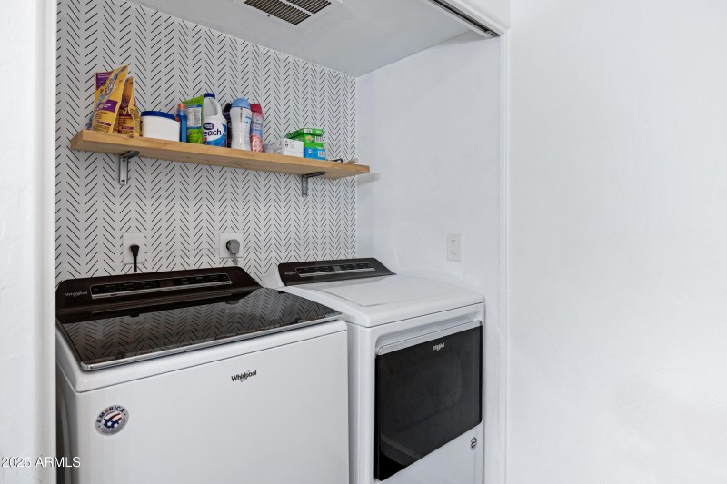 414 N Cobblestone St-26