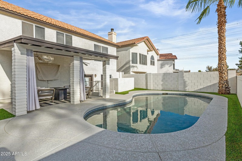 414 N Cobblestone St-28