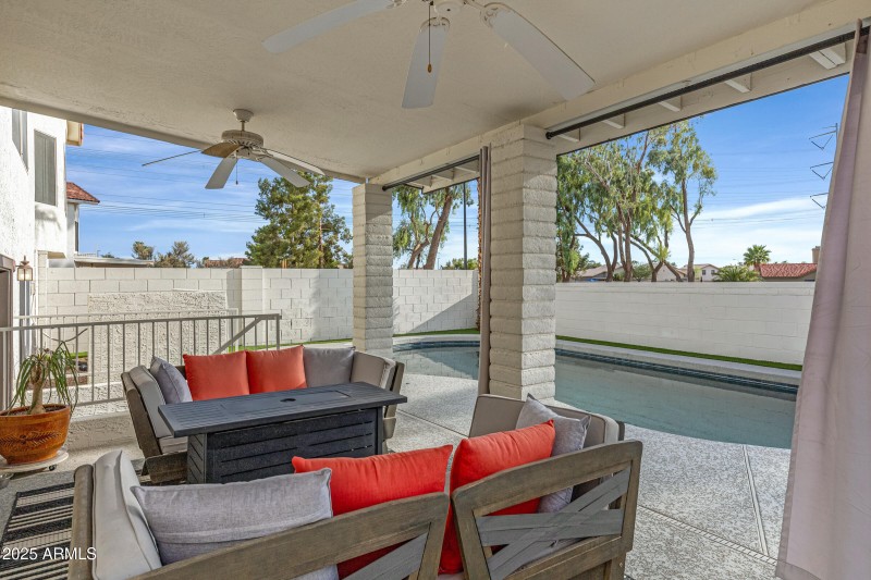 414 N Cobblestone St-32