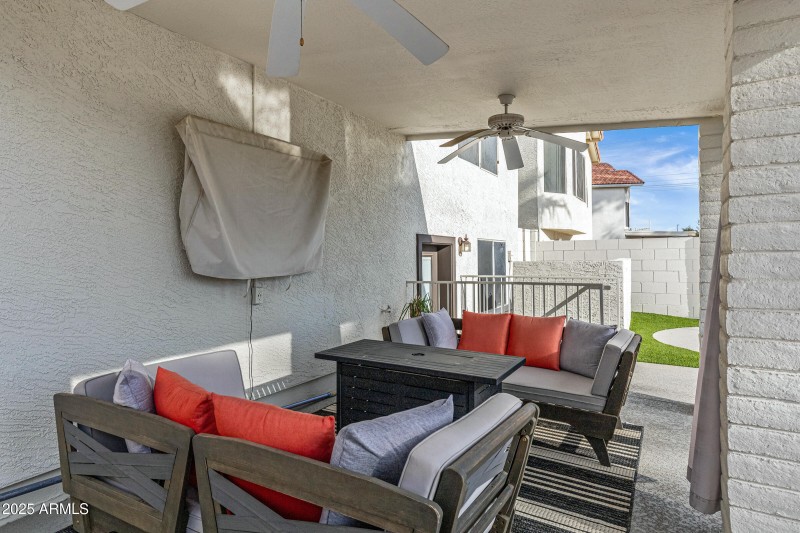 414 N Cobblestone St-33