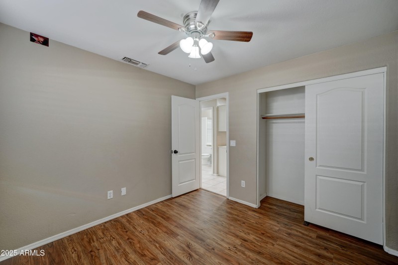 5204 W Geronimo St-25