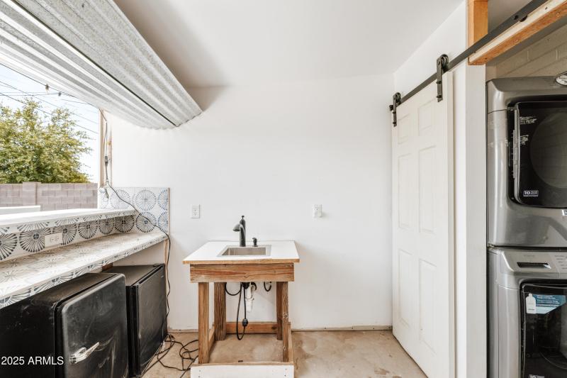 Wet Bar & Laundry