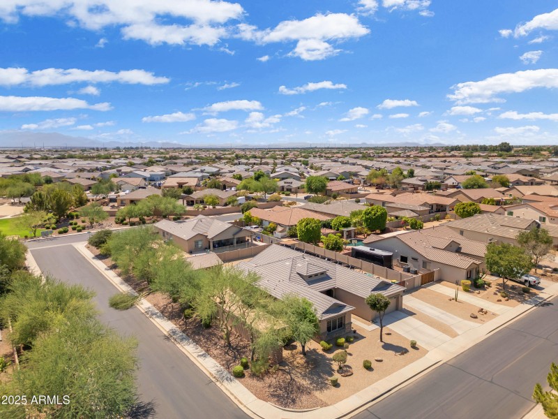 Close to shopping and restaurants