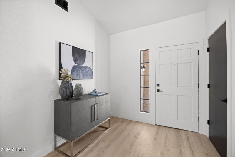 3-web-or-mls-510-w-amoroso-dr