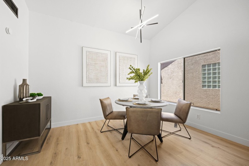 13-web-or-mls-510-w-amoroso-dr