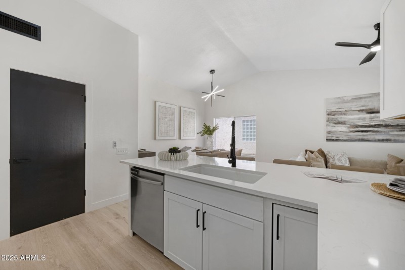 19-web-or-mls-510-w-amoroso-dr