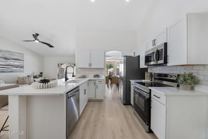 20-web-or-mls-510-w-amoroso-dr