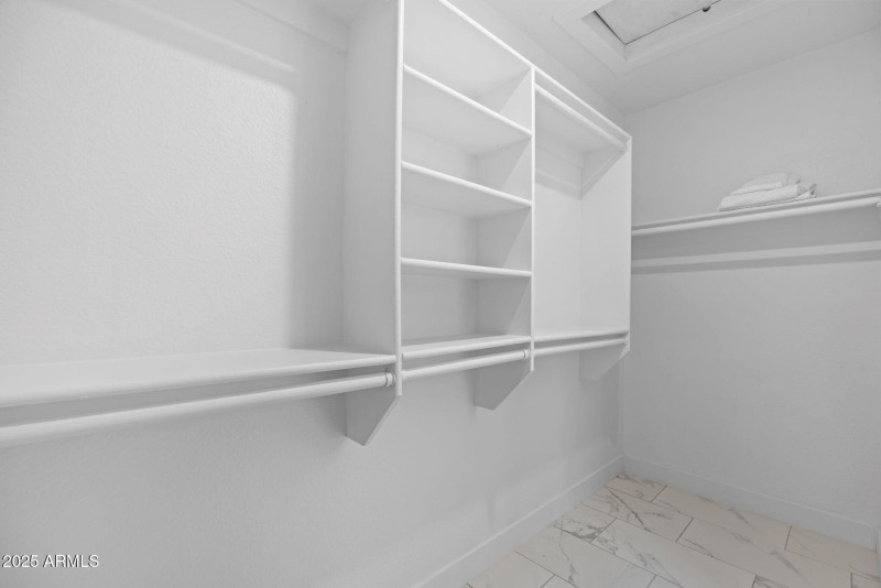 32-web-or-mls-510-w-amoroso-dr