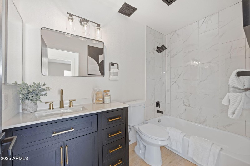 37-web-or-mls-510-w-amoroso-dr