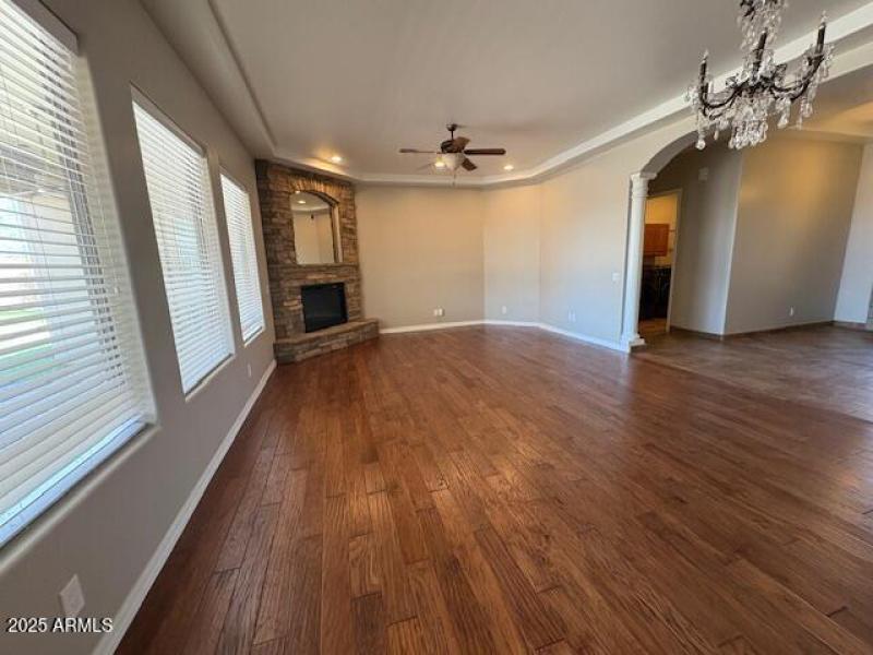 206 W Crimson Livingroom