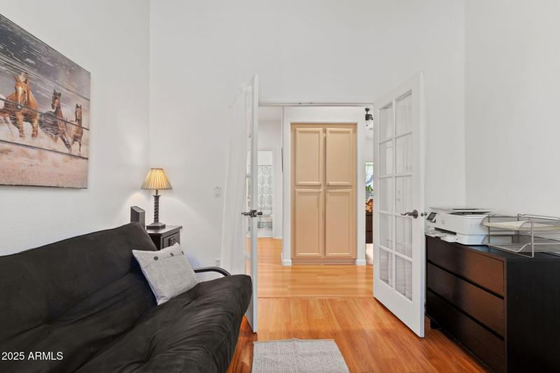 Hallihan - Guest Room II